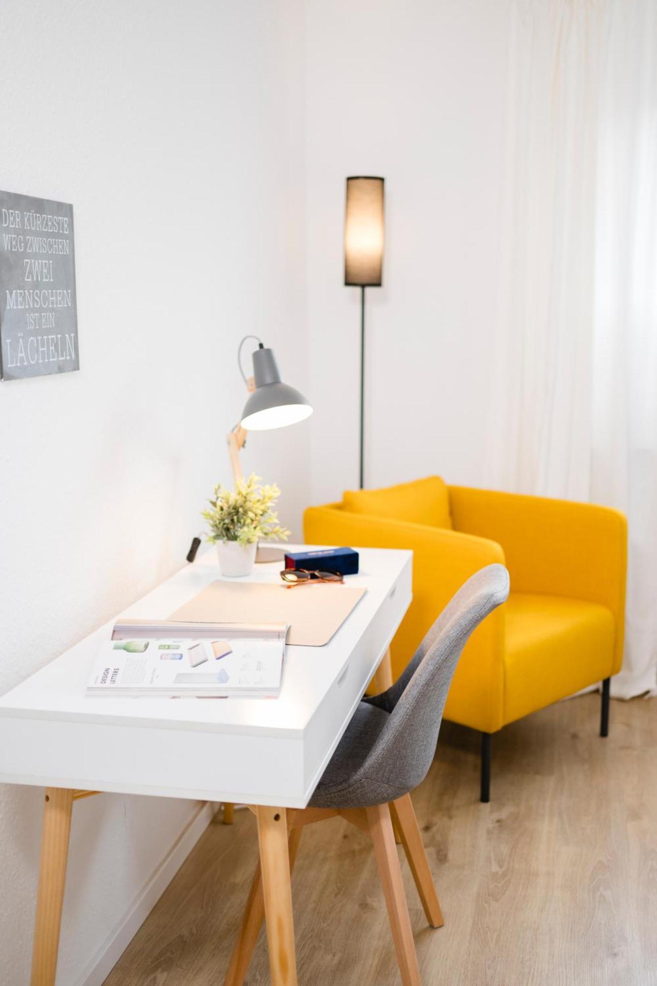 Stadtrand Oase Karlsruhe Mit Balkon Екстериор снимка
